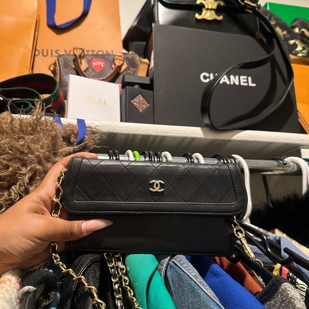 CHANEL Black Quilted Leather Bag with Gold Chain